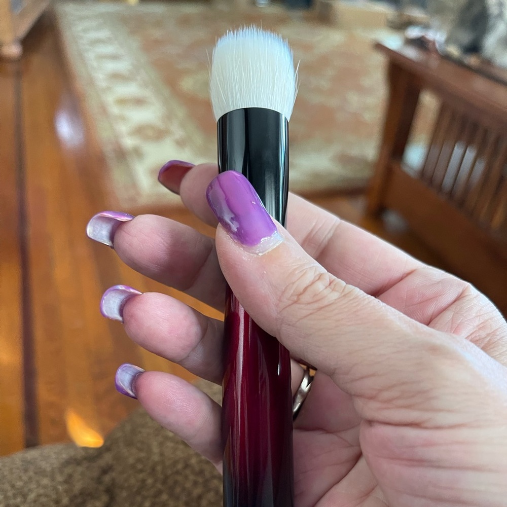 Brand new never used Sonia G Base one brush Red. Discontinued.